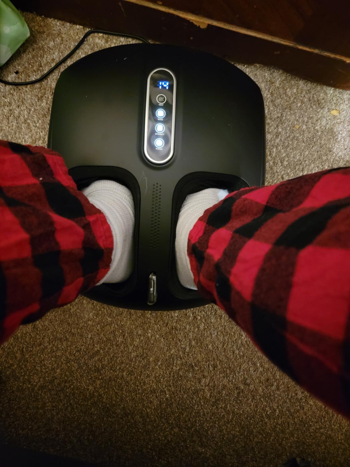 PACOVY Shiatsu Feet Massager, Foot Massager with Heat, Deep Kneading, Vibration and Air Compression for Plantar Fasciitis, 2 Heat Levels, Birthday Gifts for Women Mom Dad customer photo 1