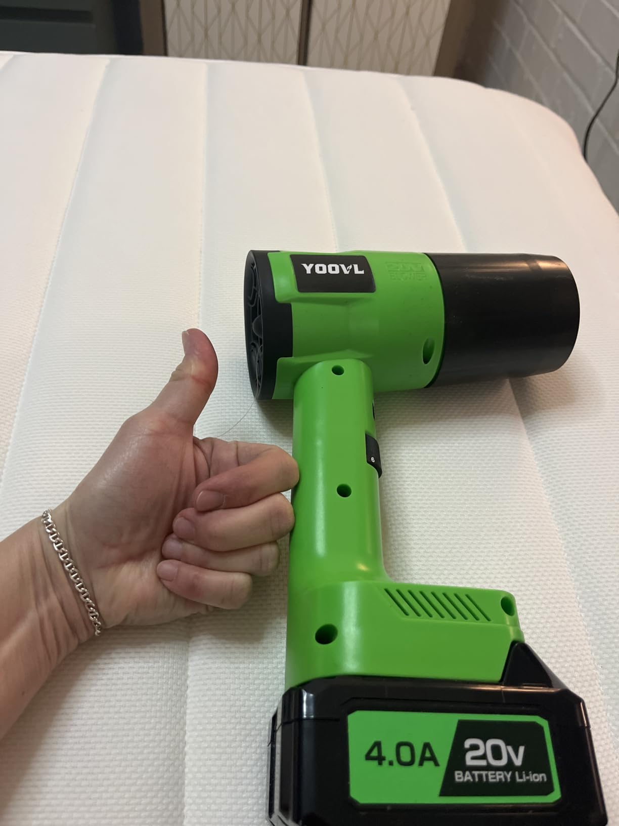 Leaf Blower Cordless, Handheld Leaf Blower with 2 X 4.0Ah Battery and Charger, Snow Blower with 6 Speed Modes, Lightweight Blowers for Lawn Care, Patio, Yard, Blowing Snow, Leaves, Dust customer photo 1