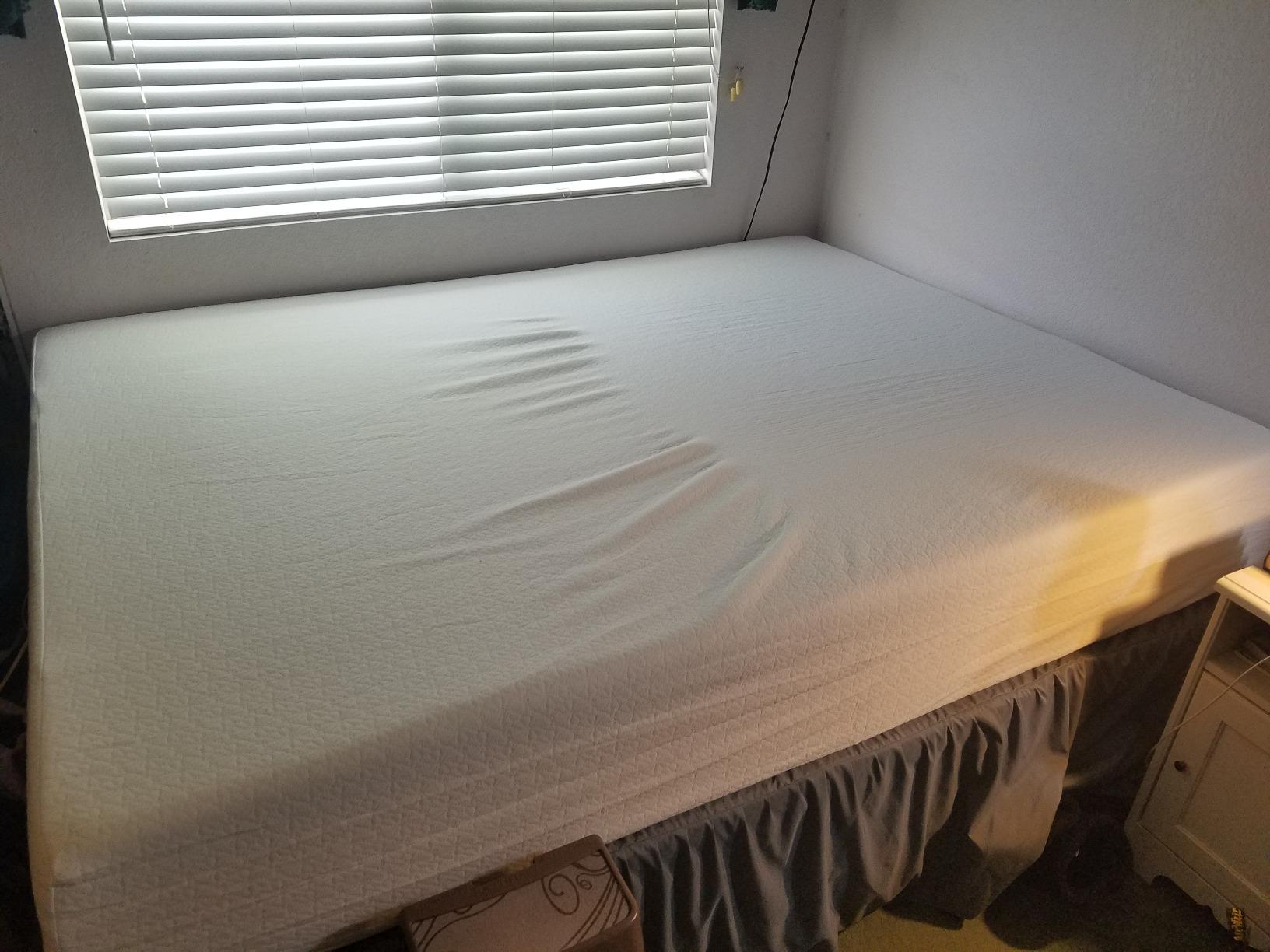 Zinus Lumbar+ Premium Memory Foam Mattress - 14 Inch, King, Lumbar Support, Targeted Pressure Relief, Cooling Gel & Green Tea, Fiberglass Free, Medium Firm, CertiPUR-US & OEKO-TEX Certified customer photo 2