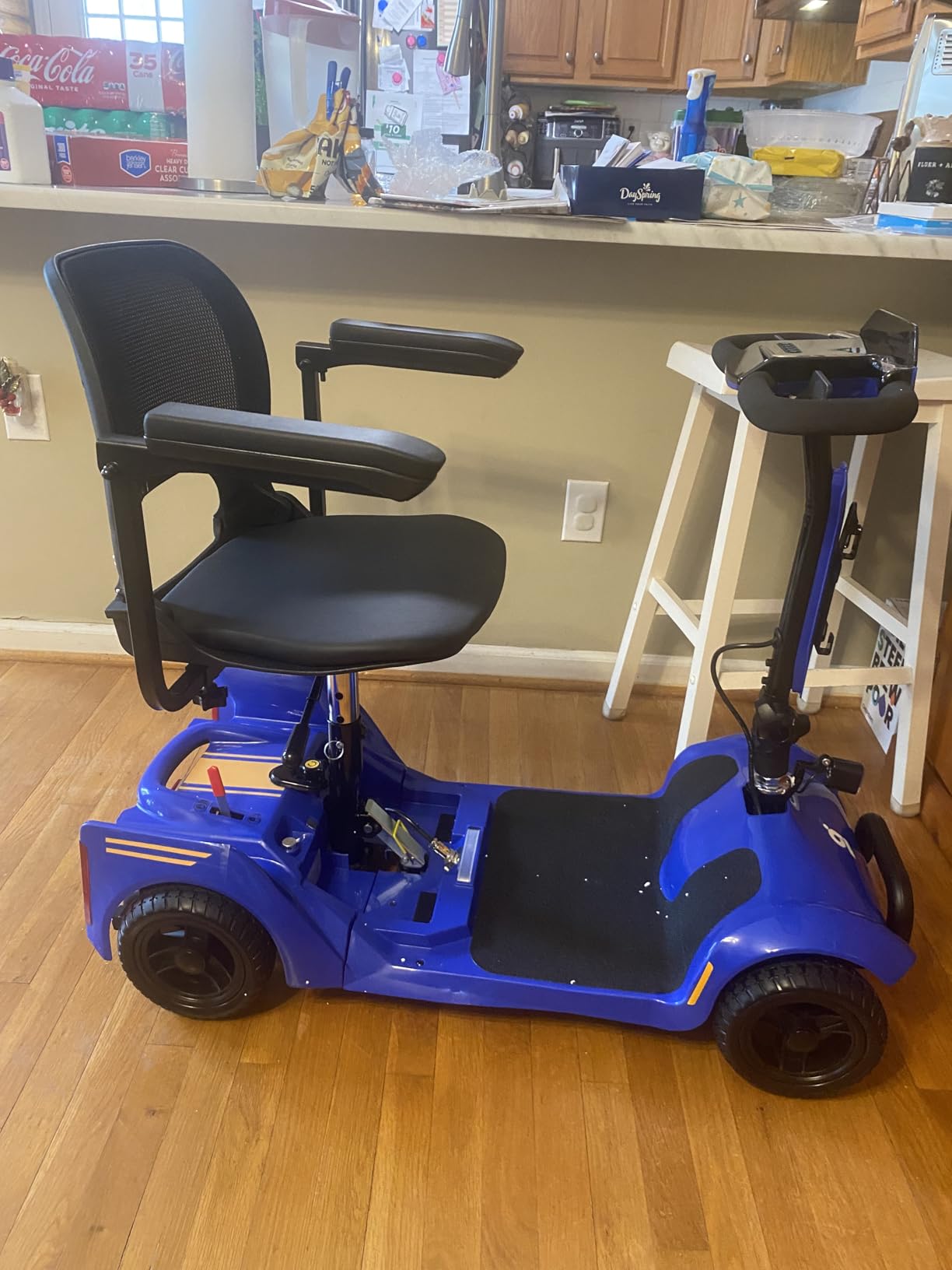 Aotedor Electric Wheelchair for Adults, 500W Motor All-Terrain Foldable Power Motorized Wheelchairs, Airline Approved Portable Travel Wheelchair with 15 Miles Long Range Lithium Battery customer photo 2