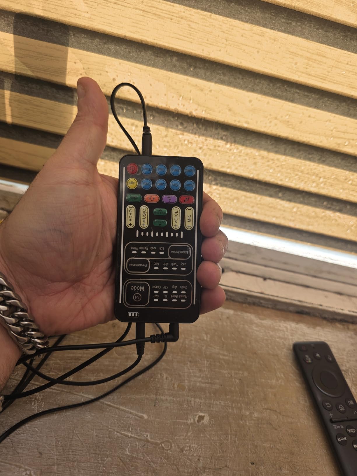 I9 Portable Voice Changer with Sound Card, Real-Time Sound Effect Board for Gaming & Streaming, 16 Effects, with Mini Mic, Monitor Headphones & 2 Adapters, Plug & Play for PS5/Xbox/PC/Phone/TikTok customer photo 2