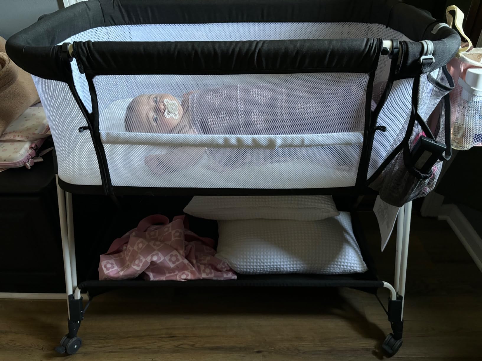 Fodoss Baby Bassinets Bedside Sleeper - 3-in-1 Baby Bassinet with Wheels, Soft Mattress, Storage Tray, Full-Mesh Sides, 7-Height Adjustable Crib for Newborns customer photo 2