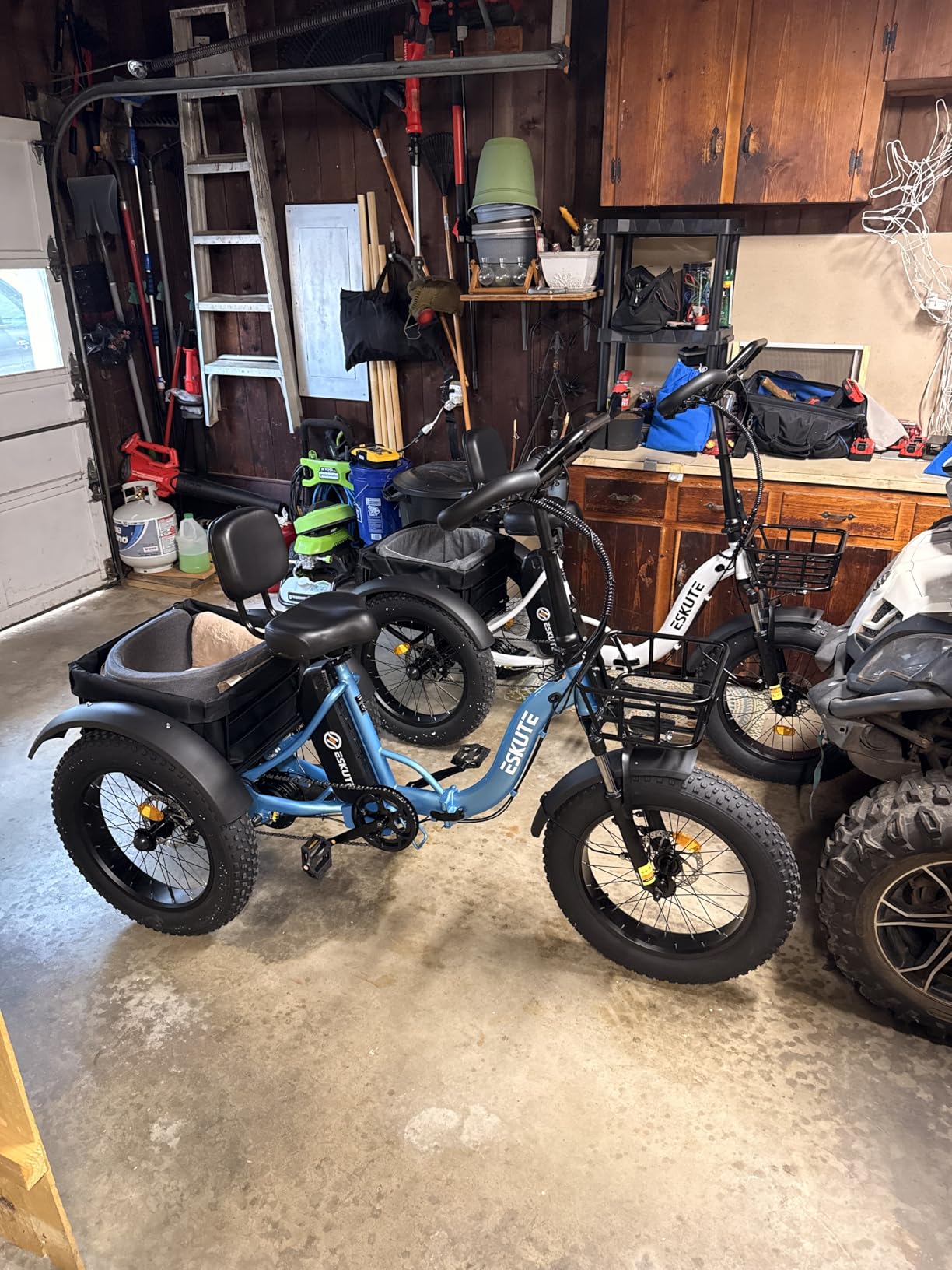 ESKUTE T300 Pro Electric Trike for Adults, 998.4Wh Long-Range Battery, 1200W Peak Motor, 20