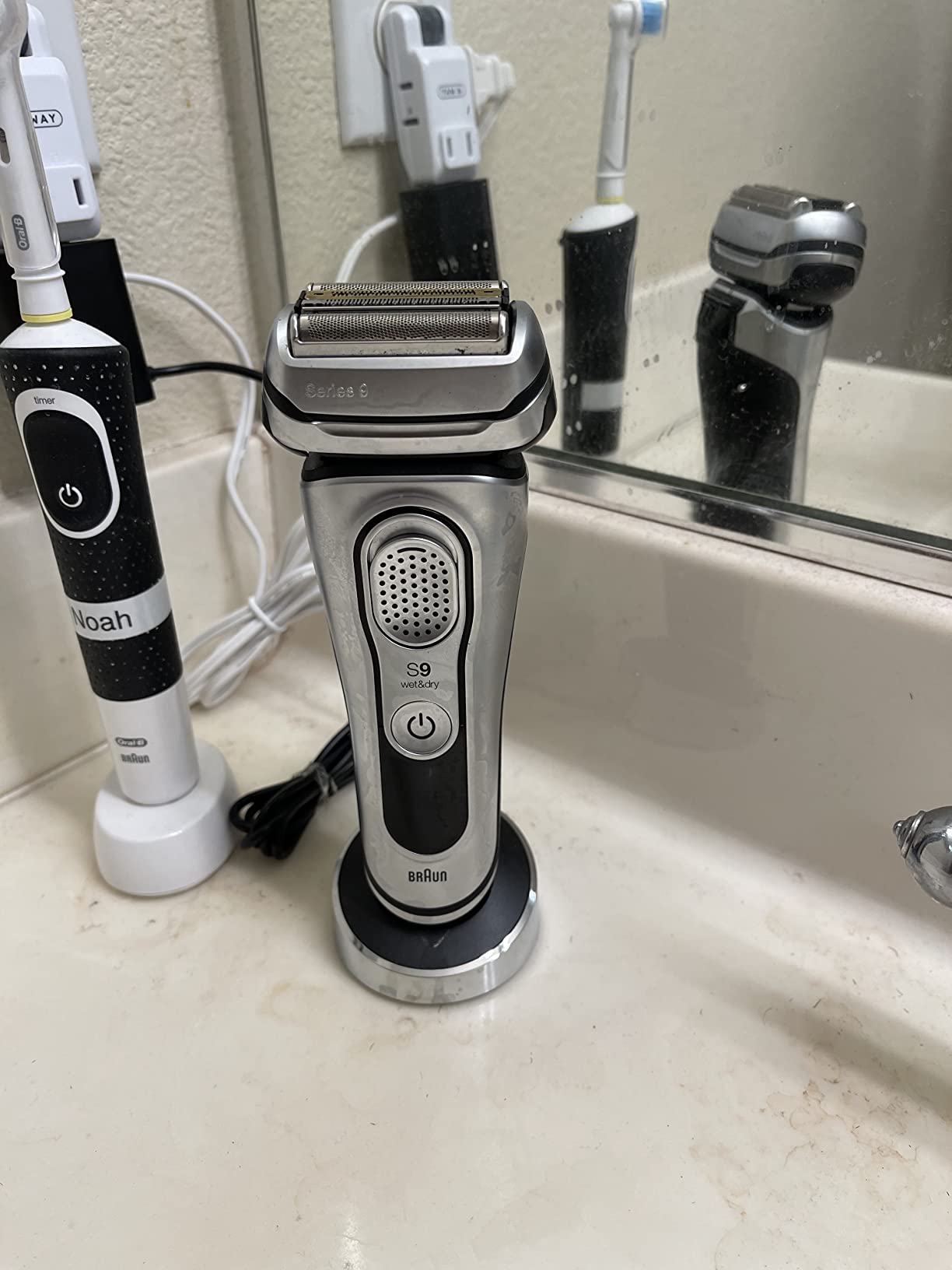 Braun Electric Razor for Men Series 9 PRO+ Electric Foil Shaver with Precision Trimmer and 6in1 SmartCare Center, Silver, 9667cc customer photo 2