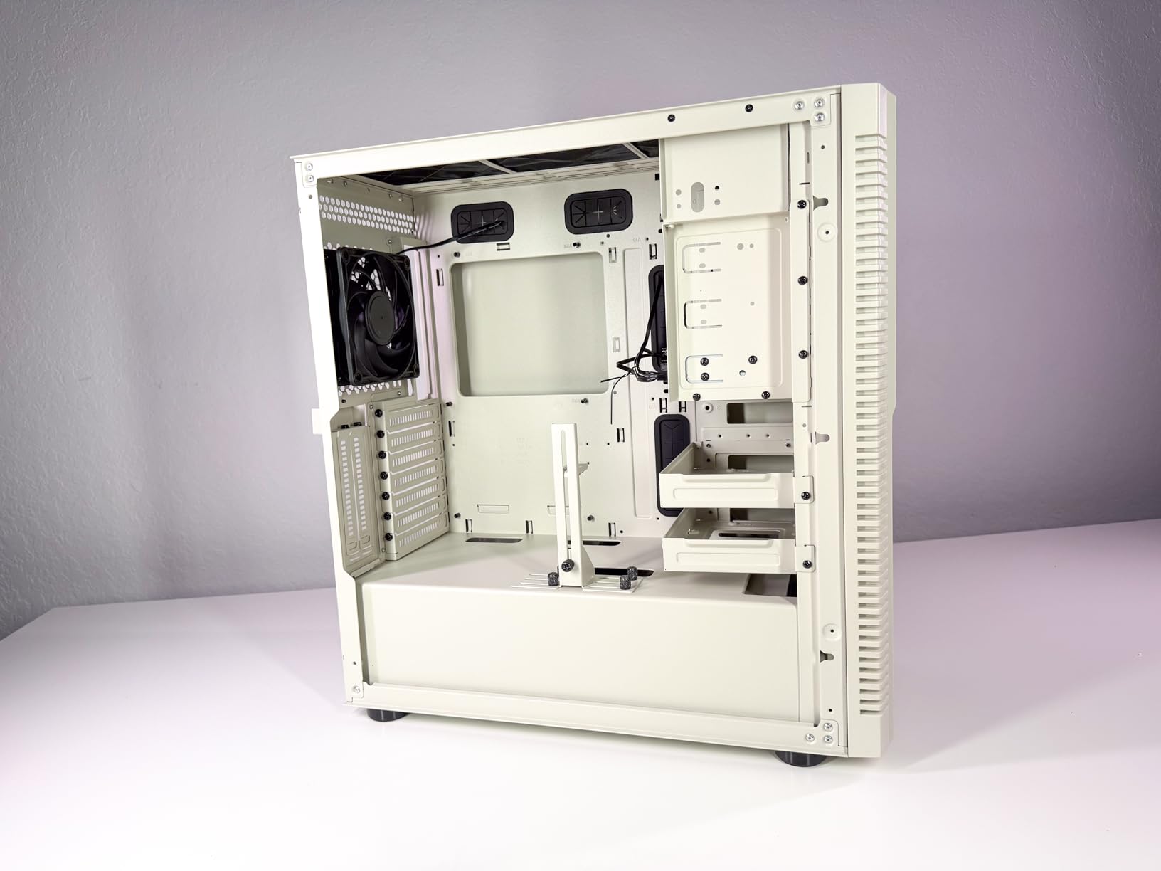 Silverstone Technology FLP02W Retro-Inspired Tower Chassis with high-Performance Cooling and Expansion Support, SST-FLP02W customer photo 2
