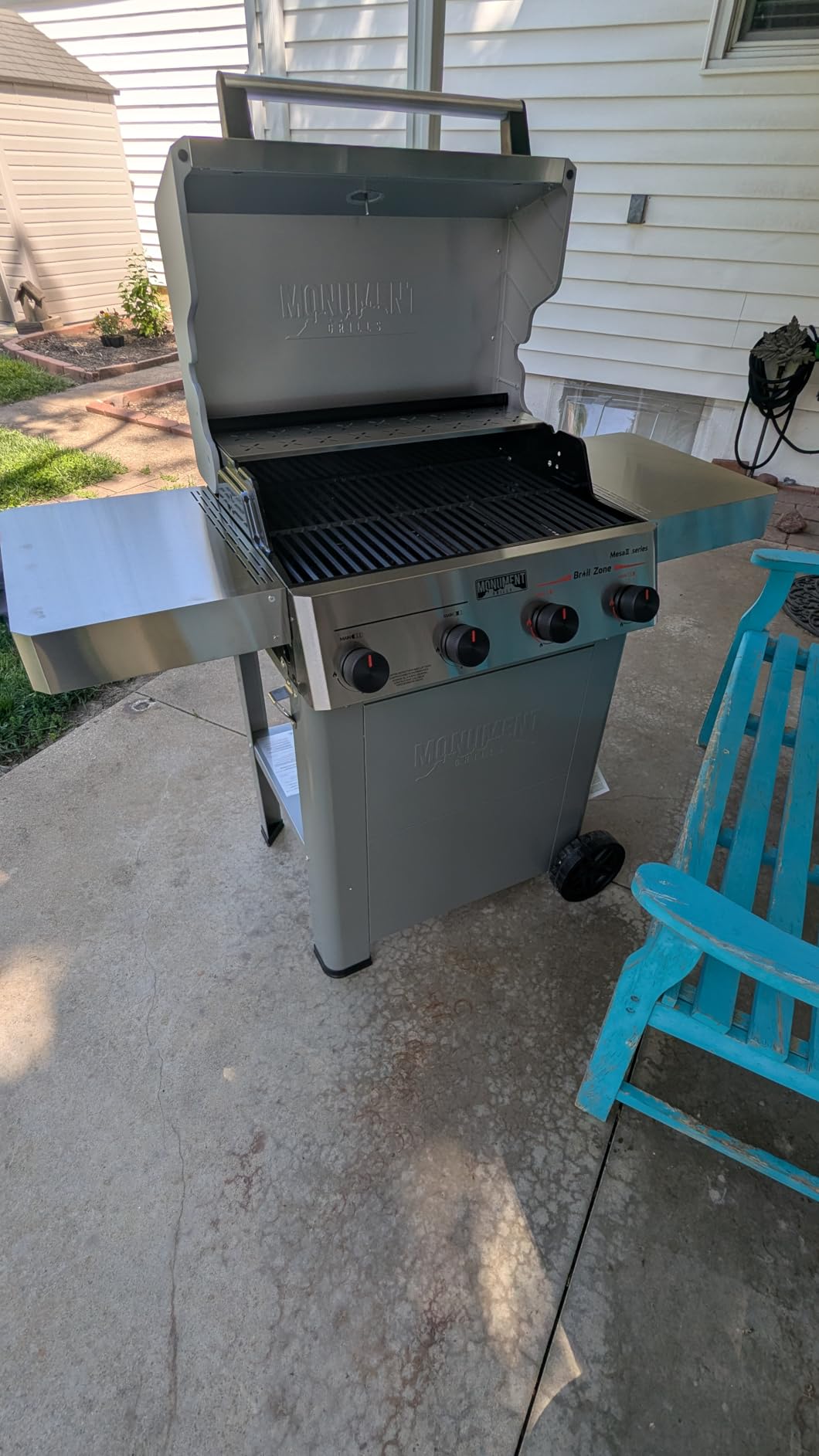Monument Grills 4 Burner Propane Gas Grill with Advanced Broil Zone, Stainless Steel Outdoor Mesa 2 Barbecue Grill, Foldable Side Shelves, 500F in 5 Mins, Assembles in 30 Minutes, Mesa II 410FBZ customer photo 1