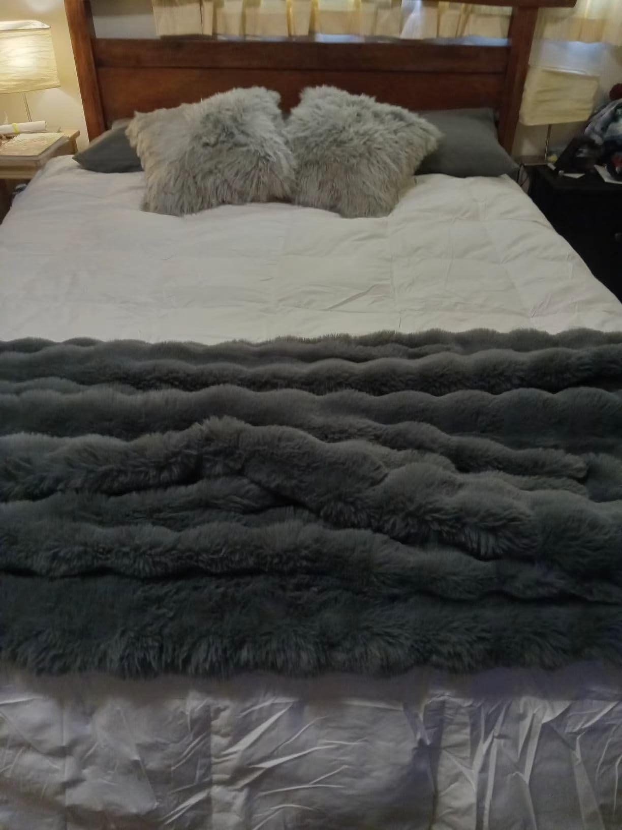 Royoliving Premium Feathers Down Duvet Insert Comforter King Size All Season Medium Warmth White 100% Cotton Cover with Corner Tabs (106x90, 60 oz) customer photo 1