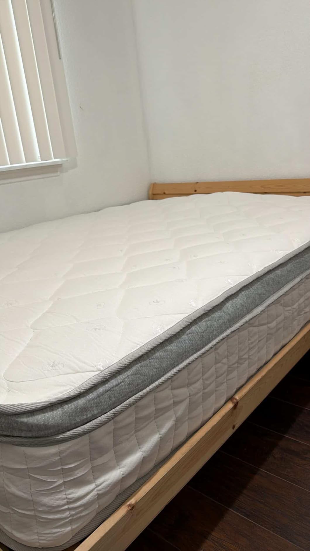 Neo Sleep Queen Size Mattress, 12 Inch Hybrid Comfort & Supportive Mattress in a Box, Cooling Gel Memory Foam and Pocket Springs with Pressure Relief, CertiPUR-US Certified, Medium Feel customer photo 1