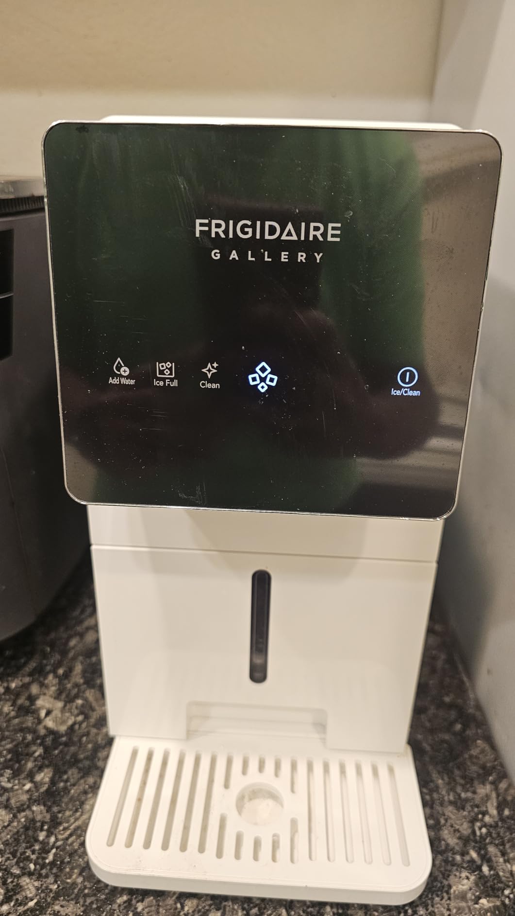 FRIGIDAIRE Countertop Crunchy Chewable Touchscreen Nugget Ice Maker, 33lbs per Day, Auto Self Cleaning, White customer photo 2