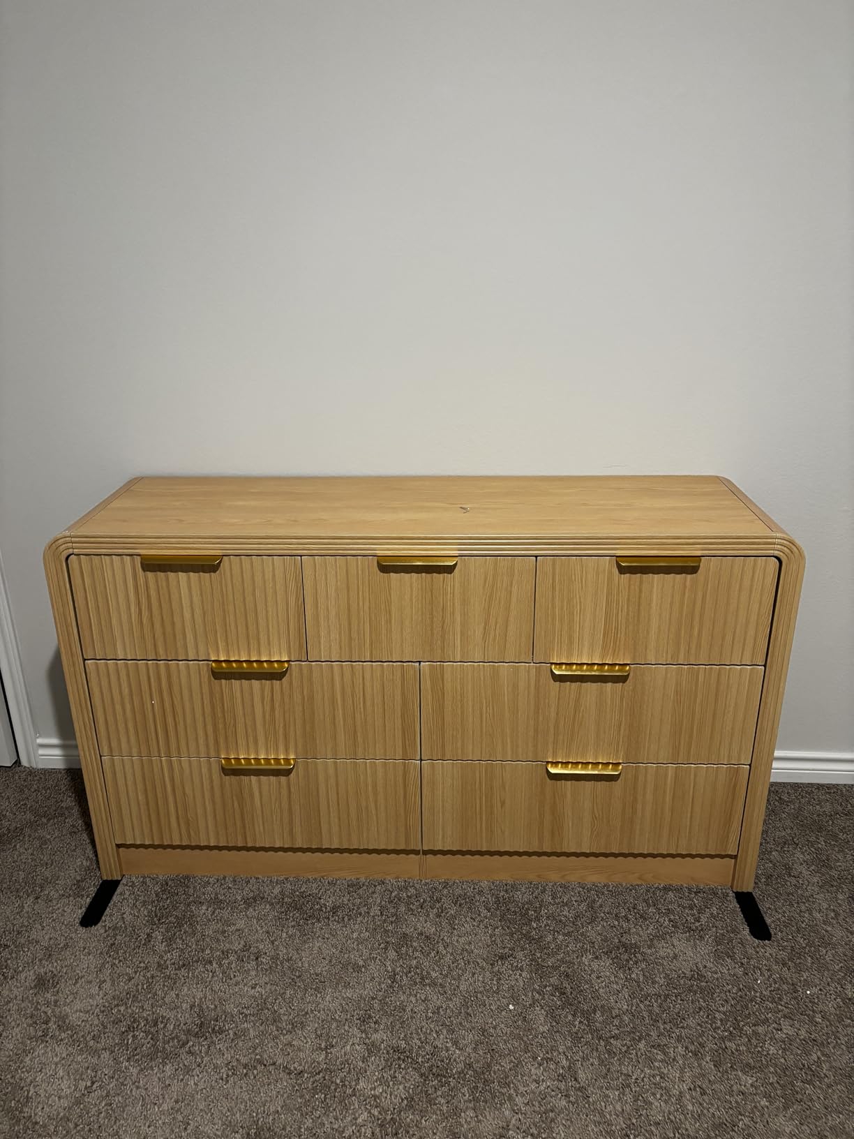Decofy Fluted Drawers Dresser for Bedroom, Wood Dressers with Gold Handles, Modern Dressers with Wave Texture, Large Storage Chest of Drawers, Bedroom Dresser Organizer 55'' & 6 Drawers (Natural Oak) customer photo 2