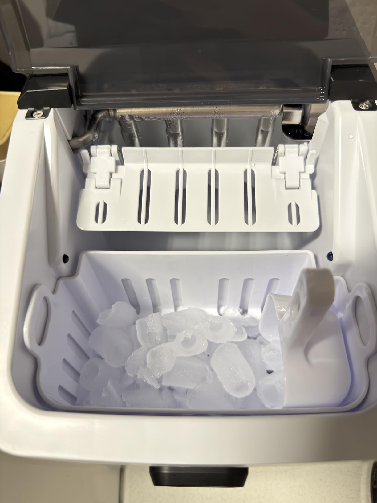 Aeitto Ice Maker Countertop 26lbs/24H, Ice Machine 8 Ice Cubes Ready in 6 Mins, 2 Sizes of Bullet Ice Portable Ice Makers with Basket & Scoop, Auto Self-Cleaning for Home/Kitchen/Office Stainless customer photo 2