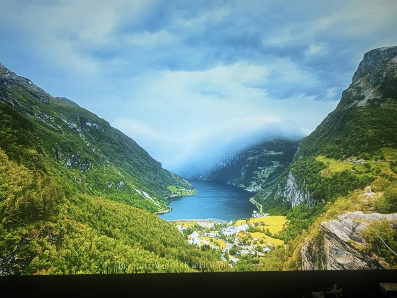 Outdoor-Projector-4K [Built-in Google TV/180°Rotatable Stand/Voice Control/E-Focus],Sovboi Smart-Movie-Projector with WiFi6 and Bluetooth, 2500 Brightness Portable-Proyector for 10,000+ Streaming Apps customer photo 1