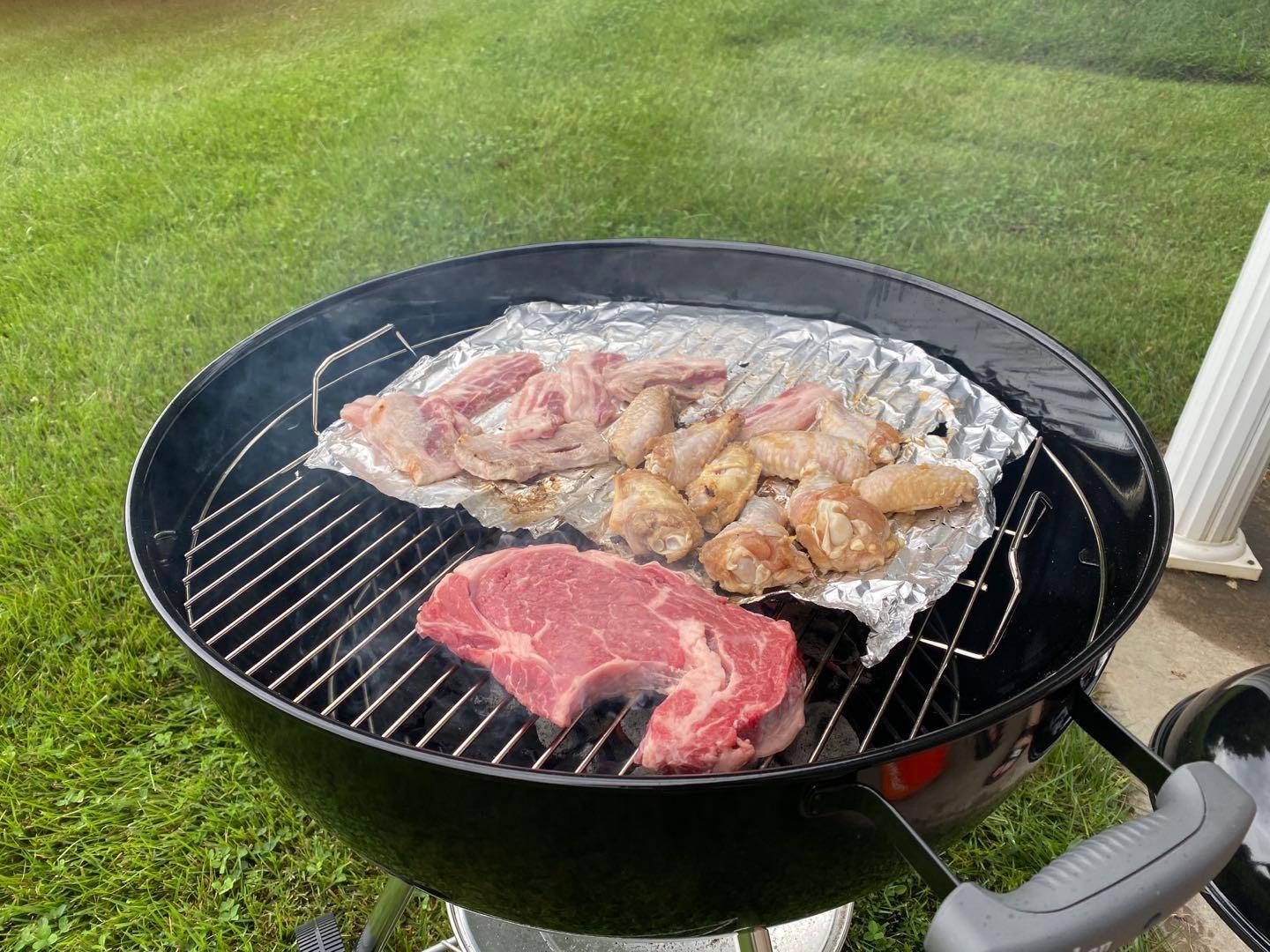 Weber® Original Kettle Charcoal Grill, 22-Inch, Black | Classic Outdoor BBQ Grill with One‑Touch™ Cleaning System & Precise Temperature Control Dampers customer photo 1
