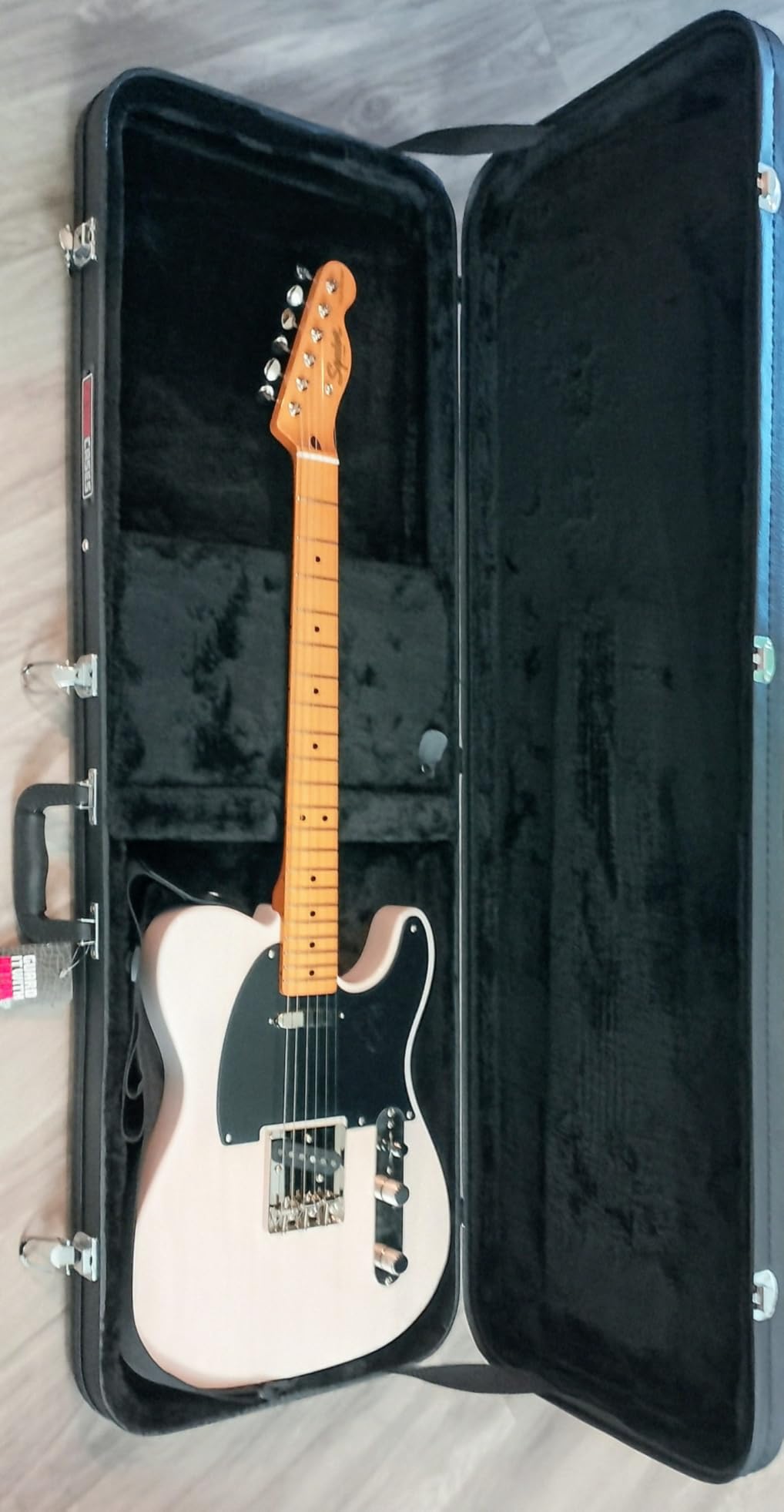 Gator Cases Hard-Shell Wood Case for Standard Electric Guitars, Fits Fender Strat/Tele Style (GWE-ELEC) customer photo 1