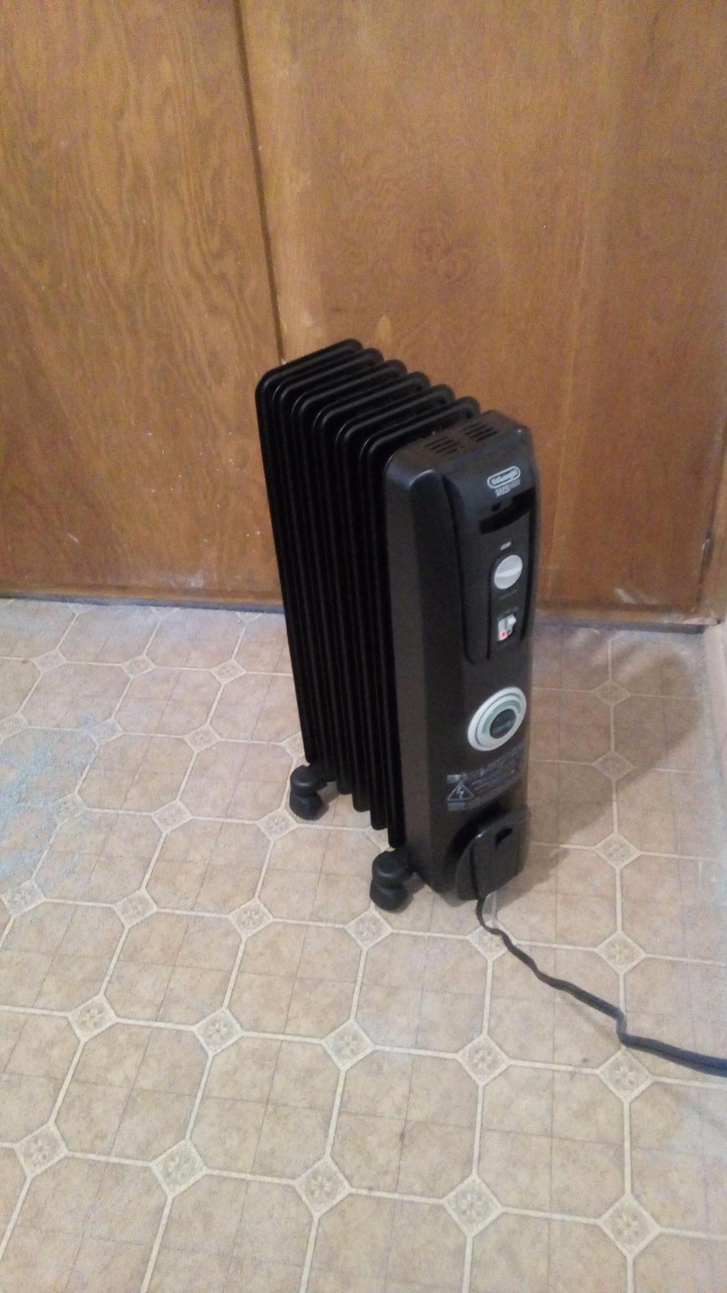 De'Longhi Oil filled Radiator Heater, 1500W Electric Space Heater for indoor use, portable room heater, Energy Saving, full room like office and bedroom with safety features, EW7707CM customer photo 2
