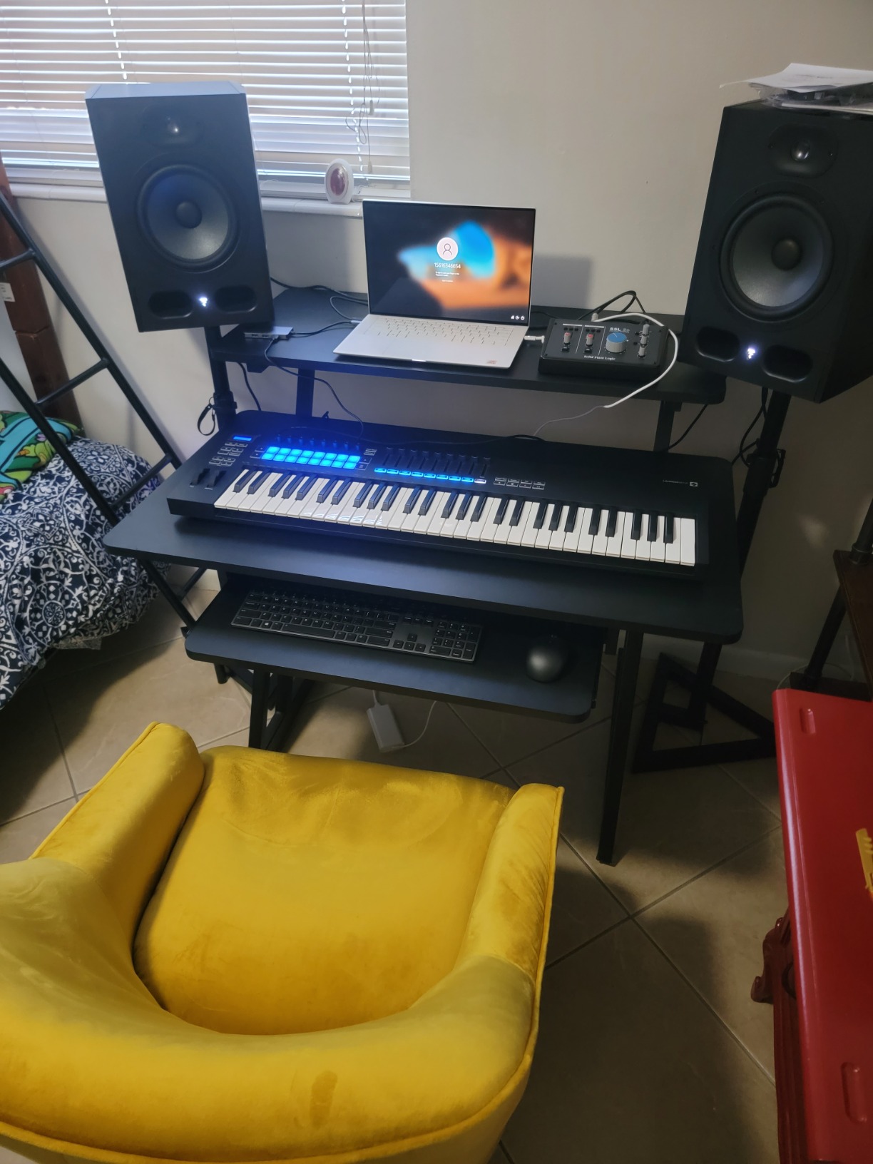On-Stage On-Stage WS7500 Series Wood Studio Workstation - Rosewood customer photo 2