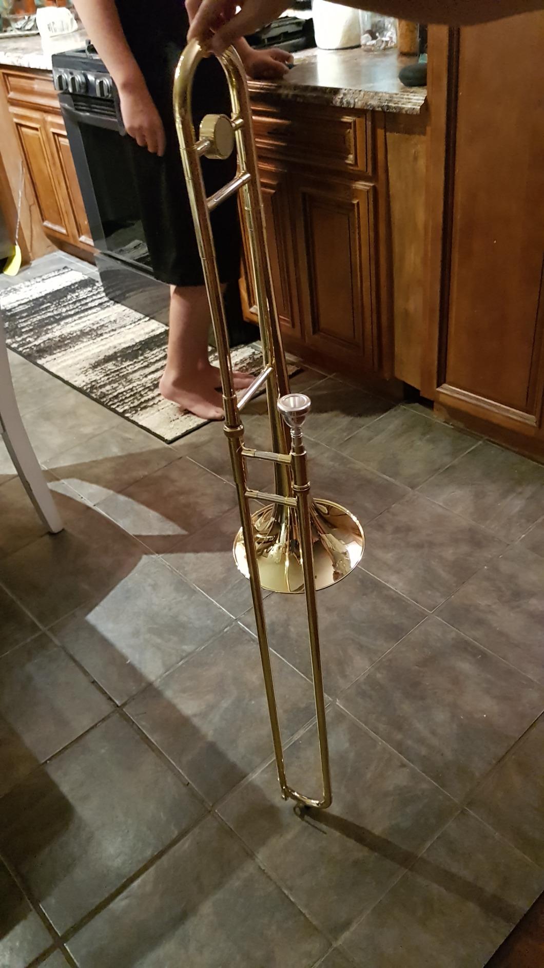 Mendini by Cecilio Brass Plated Bb Tenor Slide Trombone Kit - Gold | B Flat Trombone Instrument for Beginners with Tuner, Music Book, Hard Case, Mouthpiece, Cleaning Kit & Gloves customer photo 2