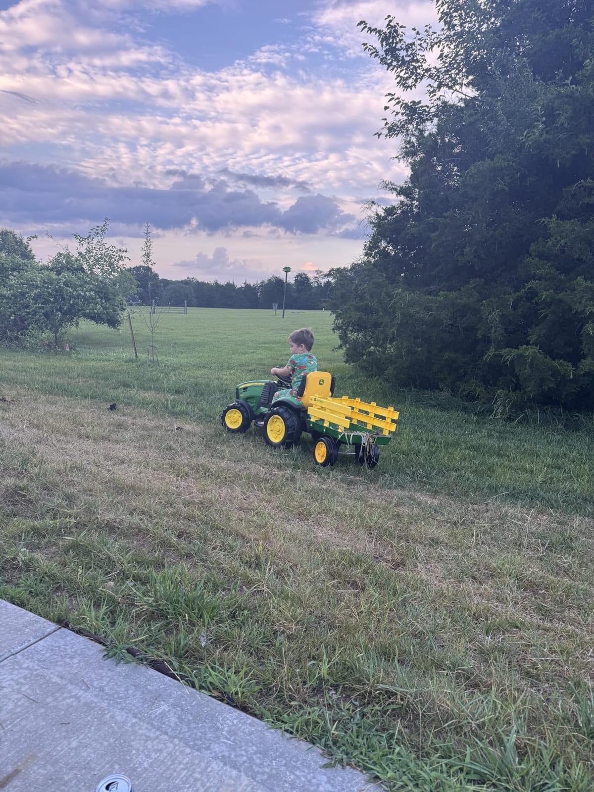 Peg Perego John Deere Ground Force Extra-Large 12 volt Ride-On Tractor with Trailer & FM Radio, Durable Design for Kids Ages 3-7 customer photo 1
