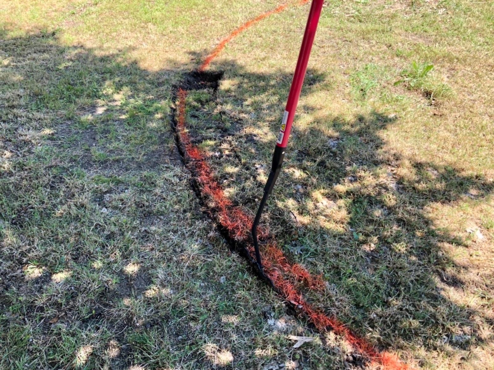 Bully Tools Heavy Duty Sod Lifter - 12-Gauge Sod Lifter with Fiberglass D-Grip Handle, Steel Shaft, Flat Head, Spade Shovel for Gardening, Digging, Edging and Lawn Maintenance - 100% Made in The USA customer photo 2