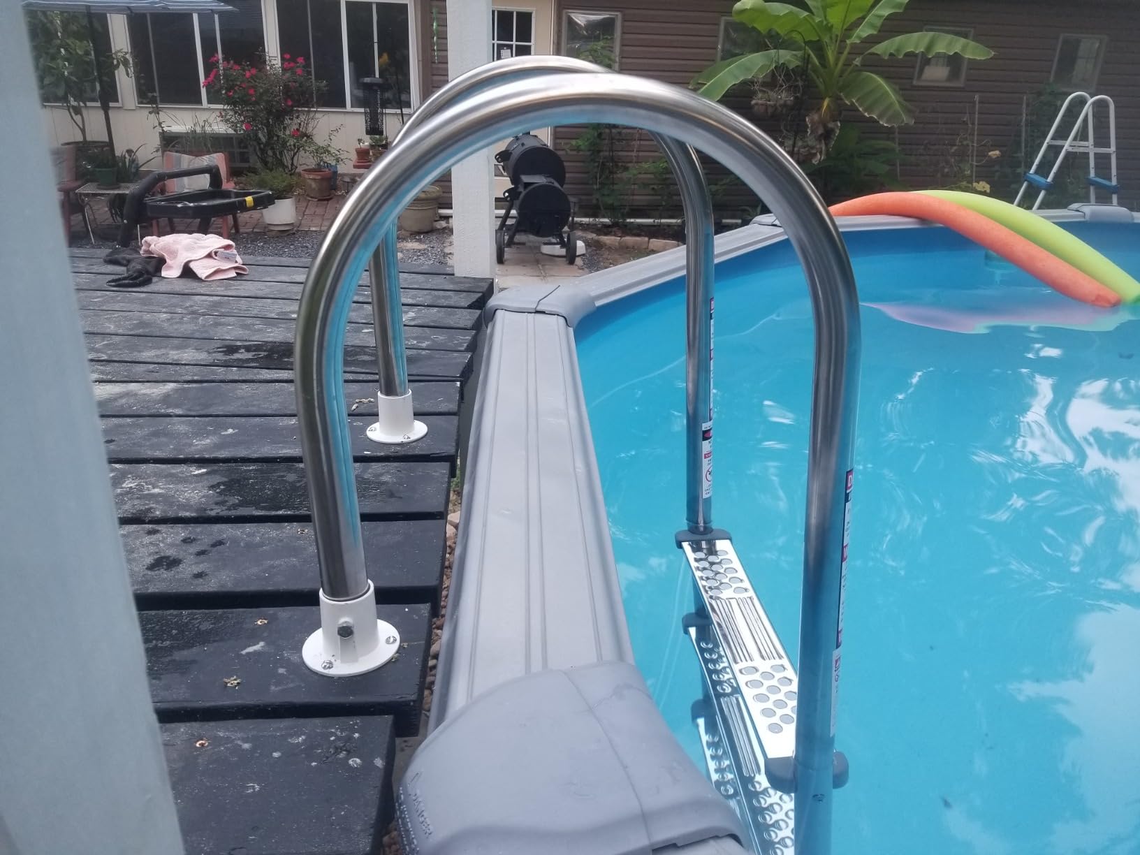 Blue Wave Premium Stainless Steel in-Pool Ladder for Above Ground Pools | 4 stainless-steel steps, resin swivel base, deck-mounted, fits pools up to 54 in, 225-lb cap, safe entry, not for saltwater customer photo 2