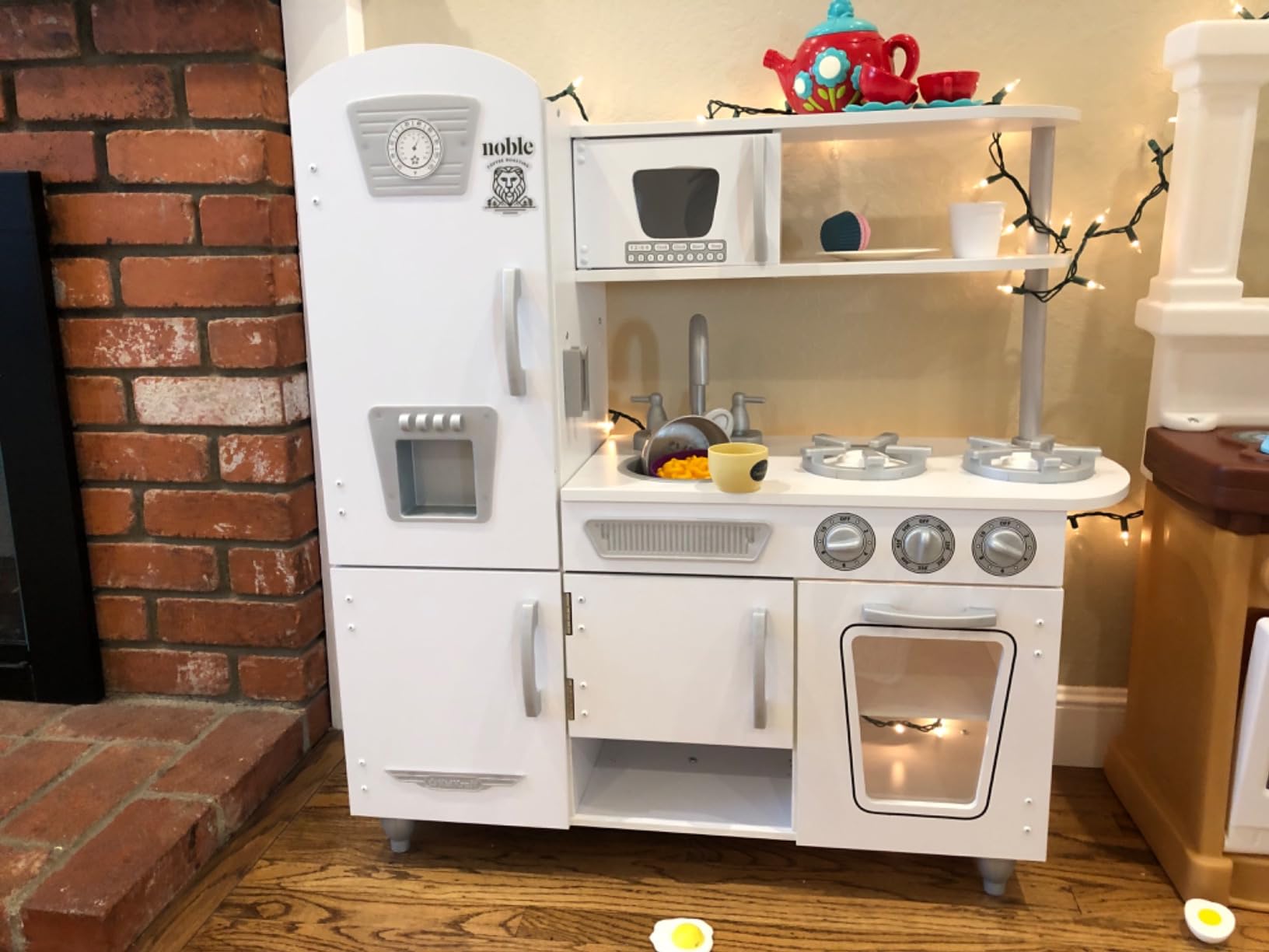 KidKraft Vintage Wooden Play Kitchen with Pretend Ice Maker and Play Phone, White customer photo 1