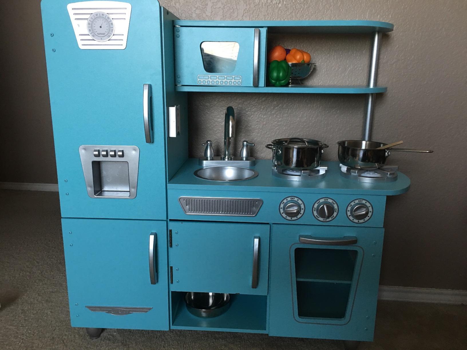 KidKraft Vintage Wooden Play Kitchen with Pretend Ice Maker and Play Phone, White customer photo 2