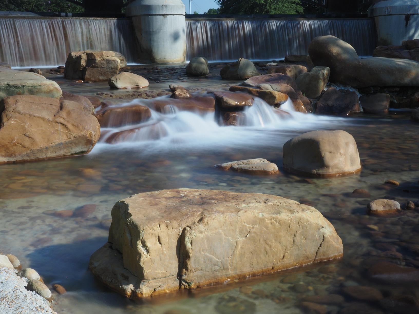 Tiffen 82mm Variable ND Filter 2 to 8-Stop Light Control VND Filter | Shallow Depth of Field, Long Daytime Exposure, Motion Blur, Film, Digital, Video, and Photography customer photo 1