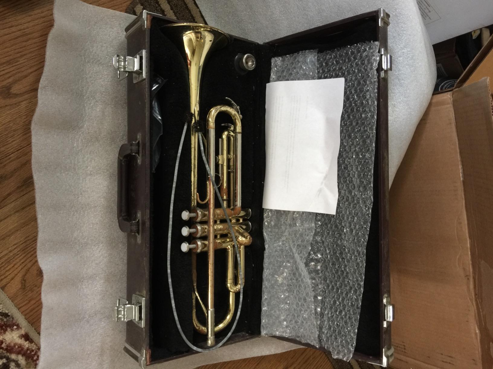Yamaha YTR-2330 Student Bb Trumpet - Gold Lacquer customer photo 1