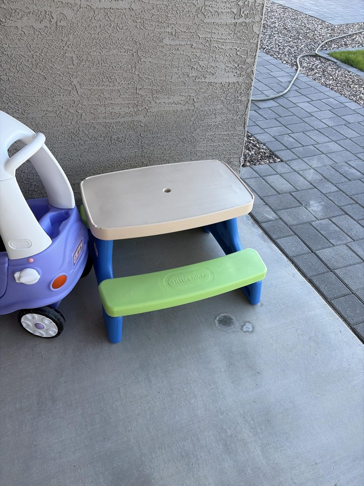 Little Tikes Easy Store Picnic Table with Umbrella, Multi Color, 42.00''L x 38.00''W x 19.75''H customer photo 1
