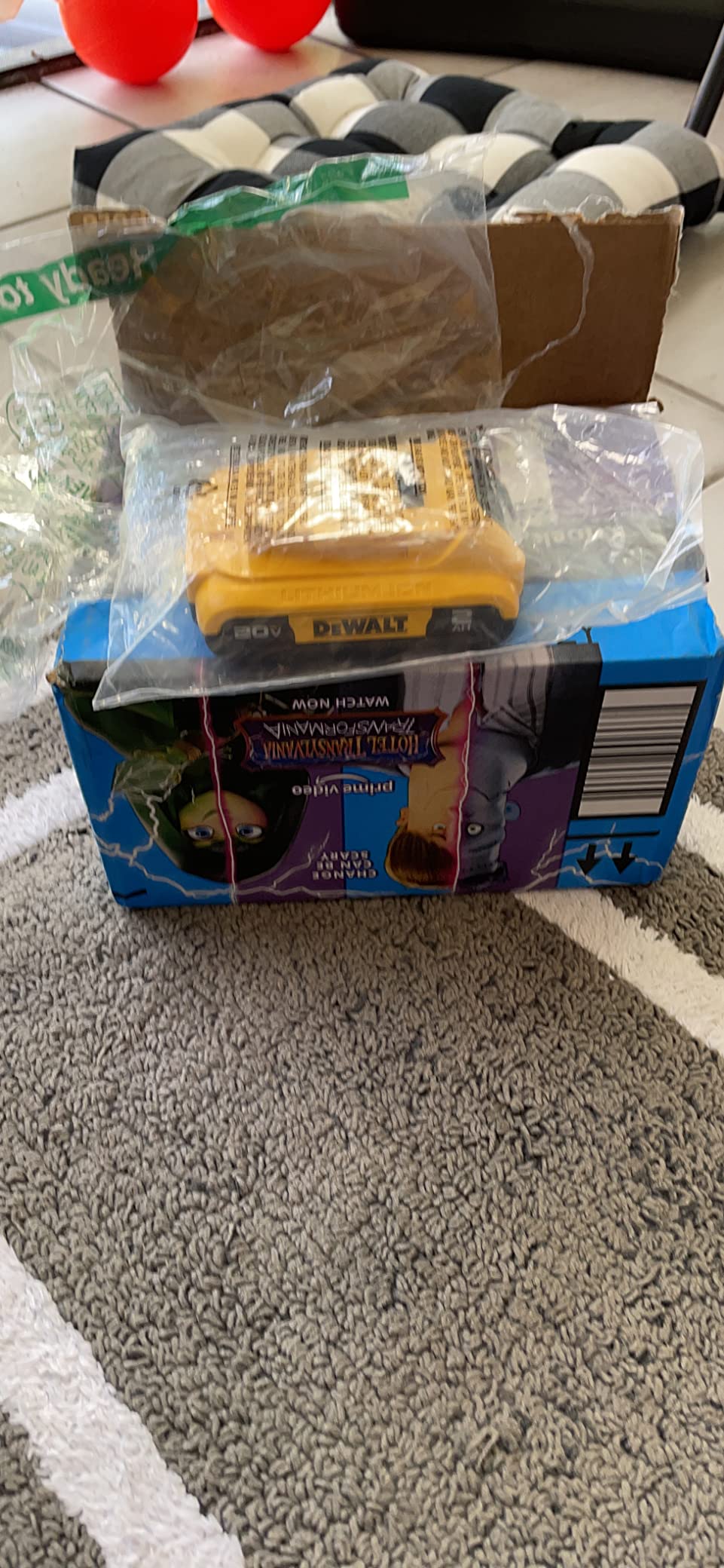 DEWALT 20V MAX Battery, Compact 2.0Ah (DCB203) customer photo 1