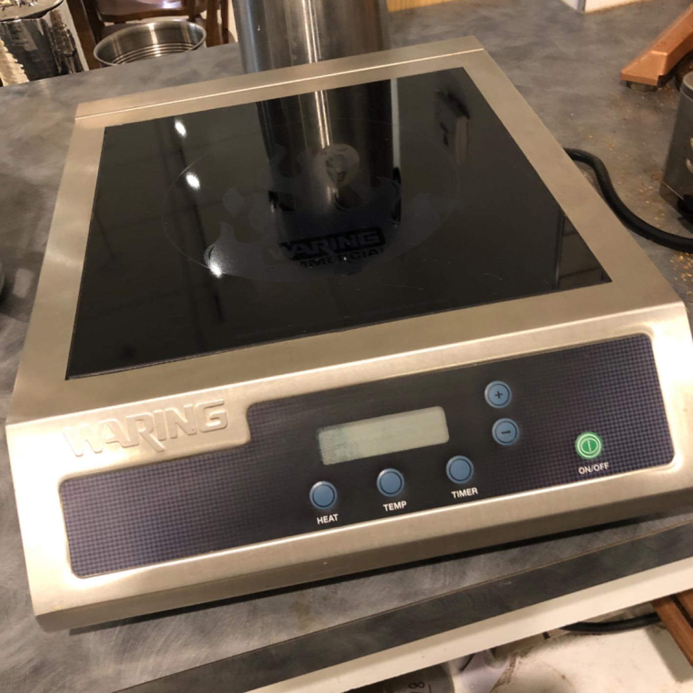 Waring Commercial Heavy-Duty Commercial Induction Range, 120V, 1800W customer photo 1