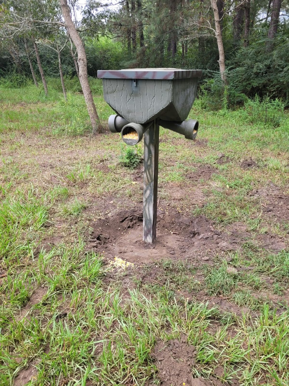 Banks Outdoors Feedbank 300 lb. Capacity Deer and Wildlife Feeder customer photo 1