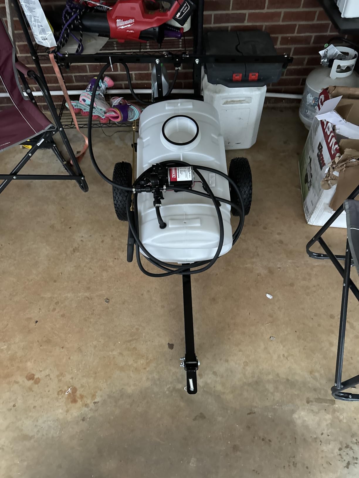 CHAPIN International 97600 15-Gallon, 12-Volt EZ Tow Dripless Fertilizer, Herbicide and Pesticide Sprayer customer photo 2