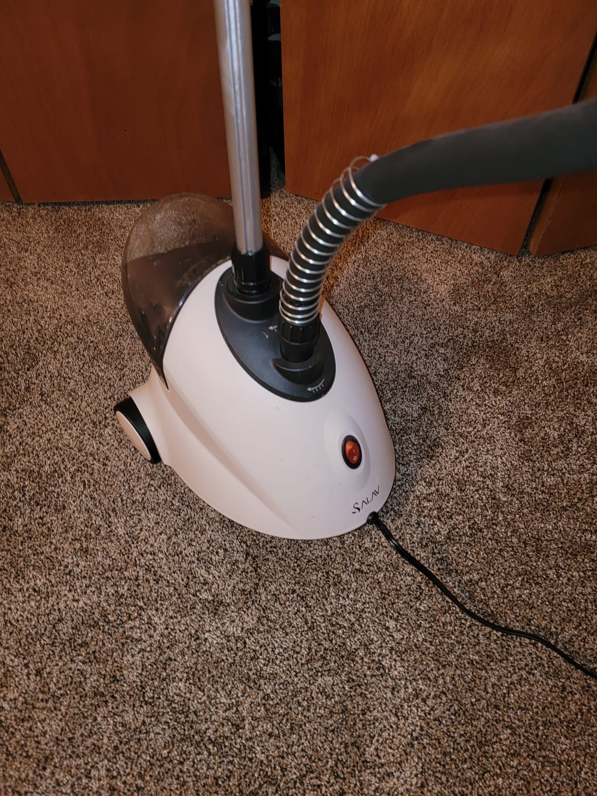 SALAV GS18 Full-Size Clothes Steamer - 1500W Power, 1.8L Water Tank, 60-Min Garment Steam, Iron Clothing, Adjustable Pole & Wheels for Easy Storage, Professional Standing Steamer for Clothes, White customer photo 2