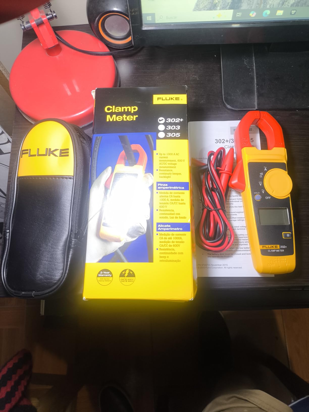 Fluke 302+ Digital Clamp Meter, 30mm Jaw, Measures AC Current to 400A, Measures AC/DC Voltage to 600V, Includes 2 Year Warranty customer photo 1