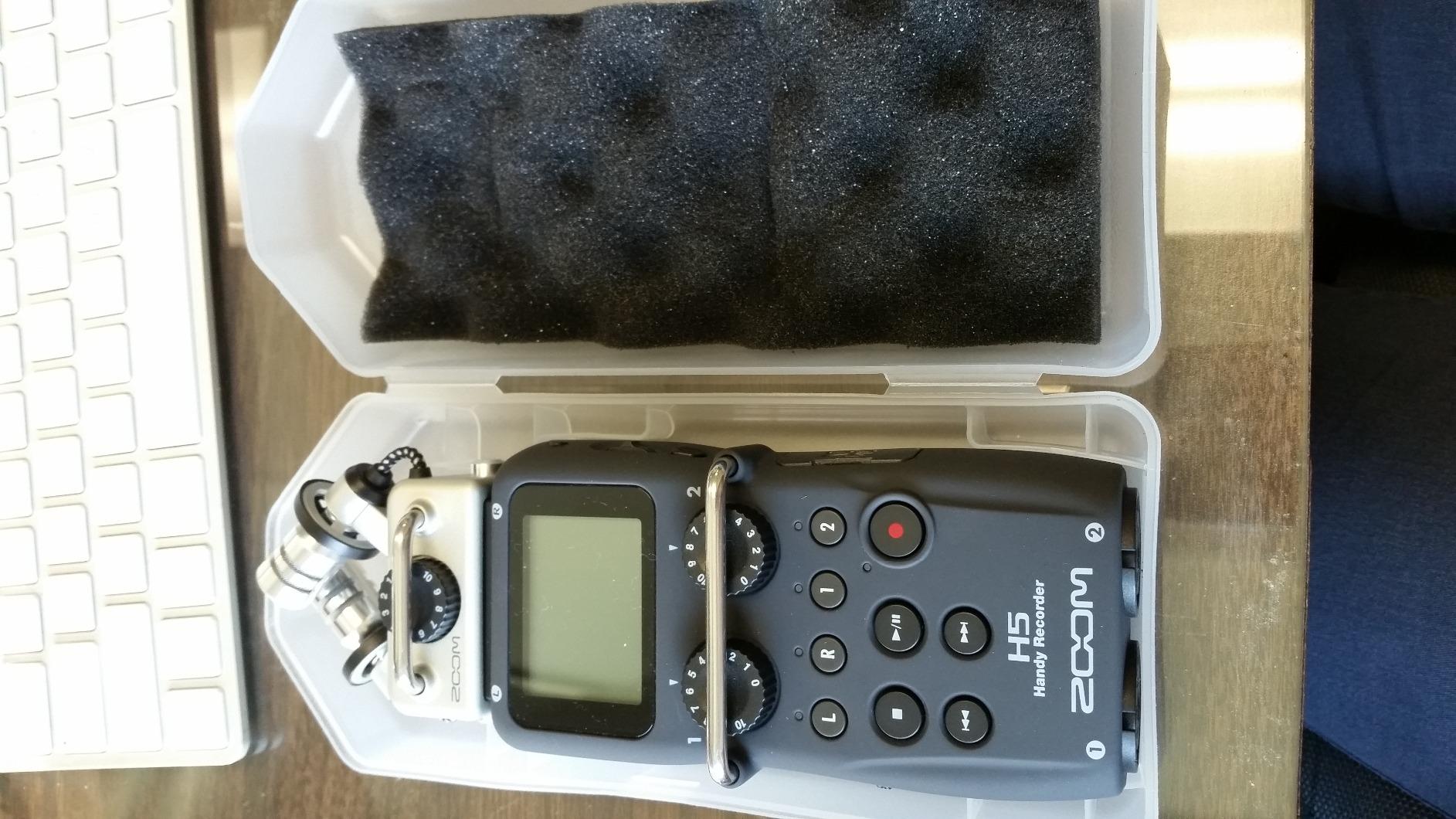 Zoom H5 4-Track Handheld Recorder for Filmmakers & Musicians | 2 XLR Inputs, USB Audio Interface, Battery Powered customer photo 2
