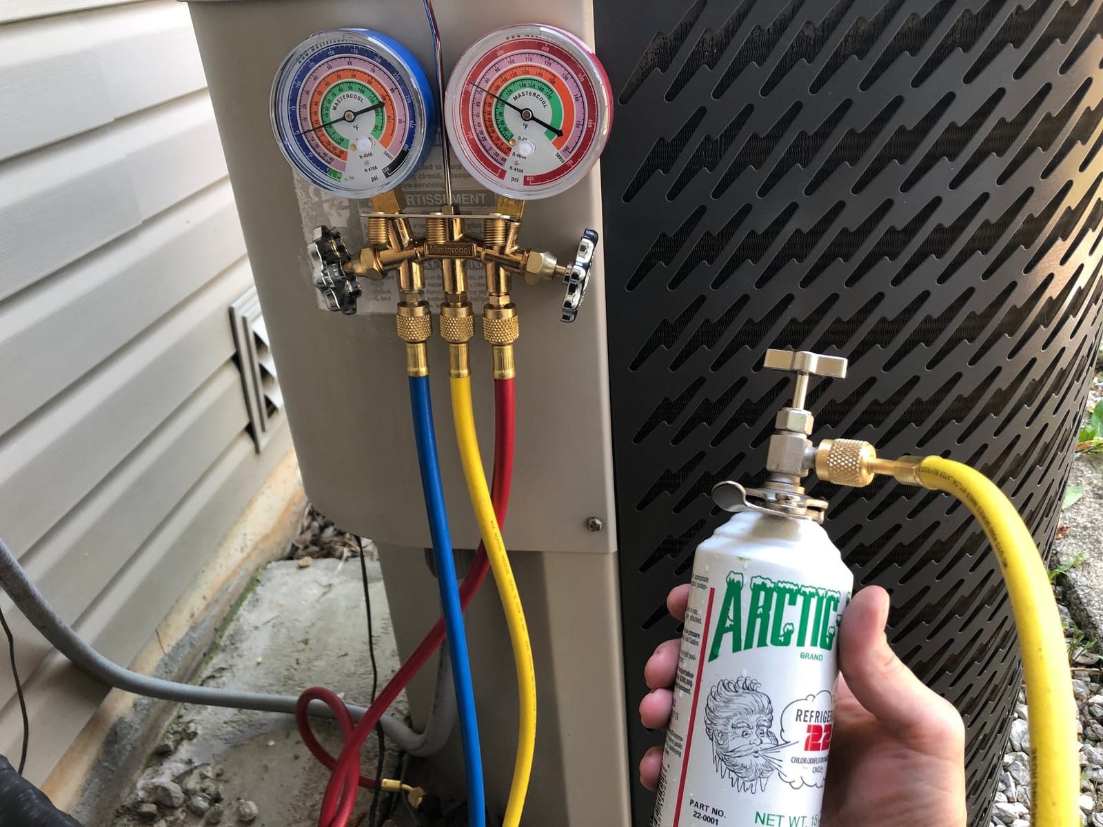 Mastercool 59161 R22/R404A 2-Way Brass Manifold Gauge Set customer photo 2