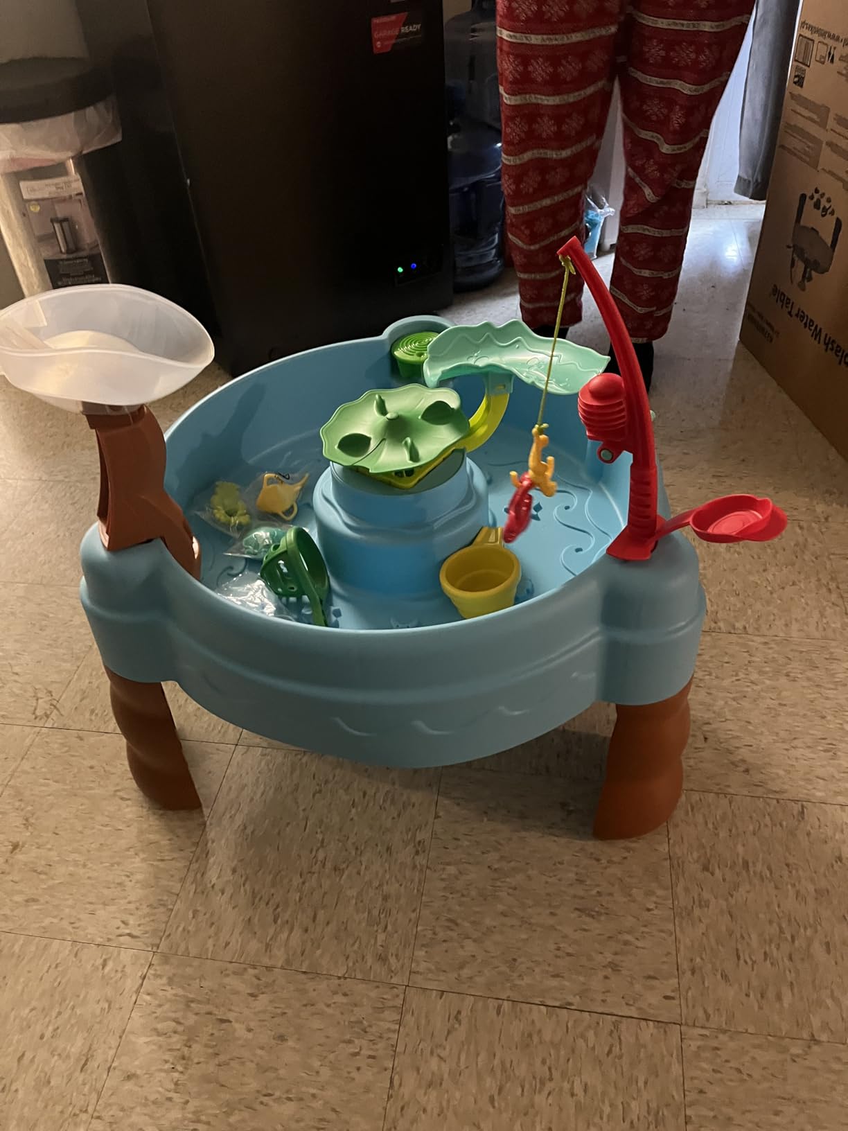 Little Tikes Full Set Water Table Fish 'n Splash - Full Set w/Toys & Fishing Set customer photo 2