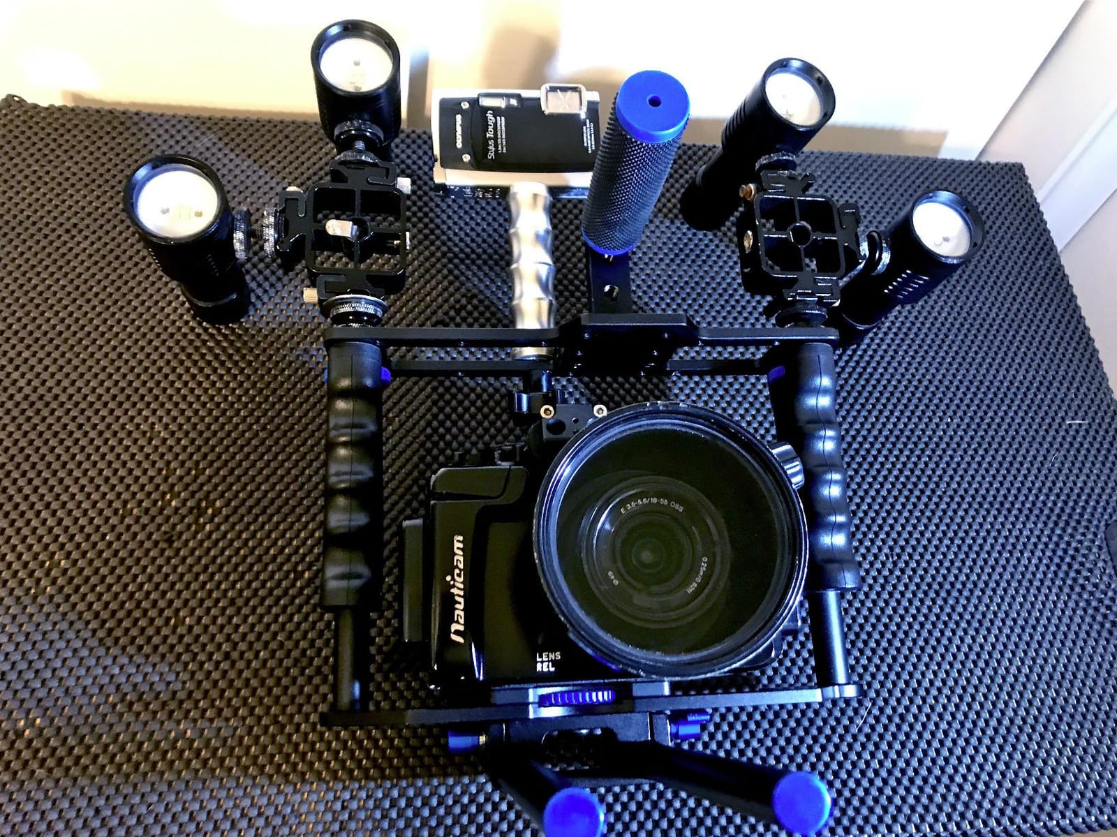 NEEWER Camera Video Cage Film Movie Making Kit, Aluminum Alloy with Top Handle, Dual Hand Grip, Two 15mm Rods, Compatible with Canon Sony Fujifilm Nikon DSLR Camera and Camcorder (Black + Blue) customer photo 1