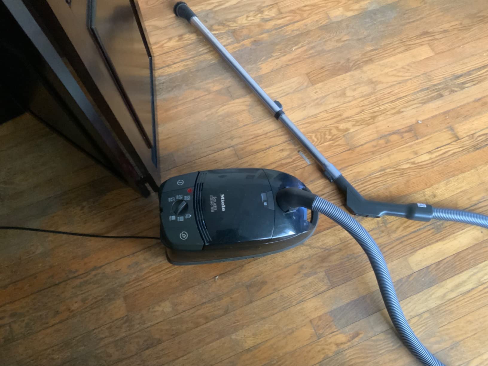 Miele Complete C3 Marin Bagged Canister Vacuum Cleaner with Electrobrush Floorhead, Suitable for Carpets and Hard Floors, in Marine Blue customer photo 2