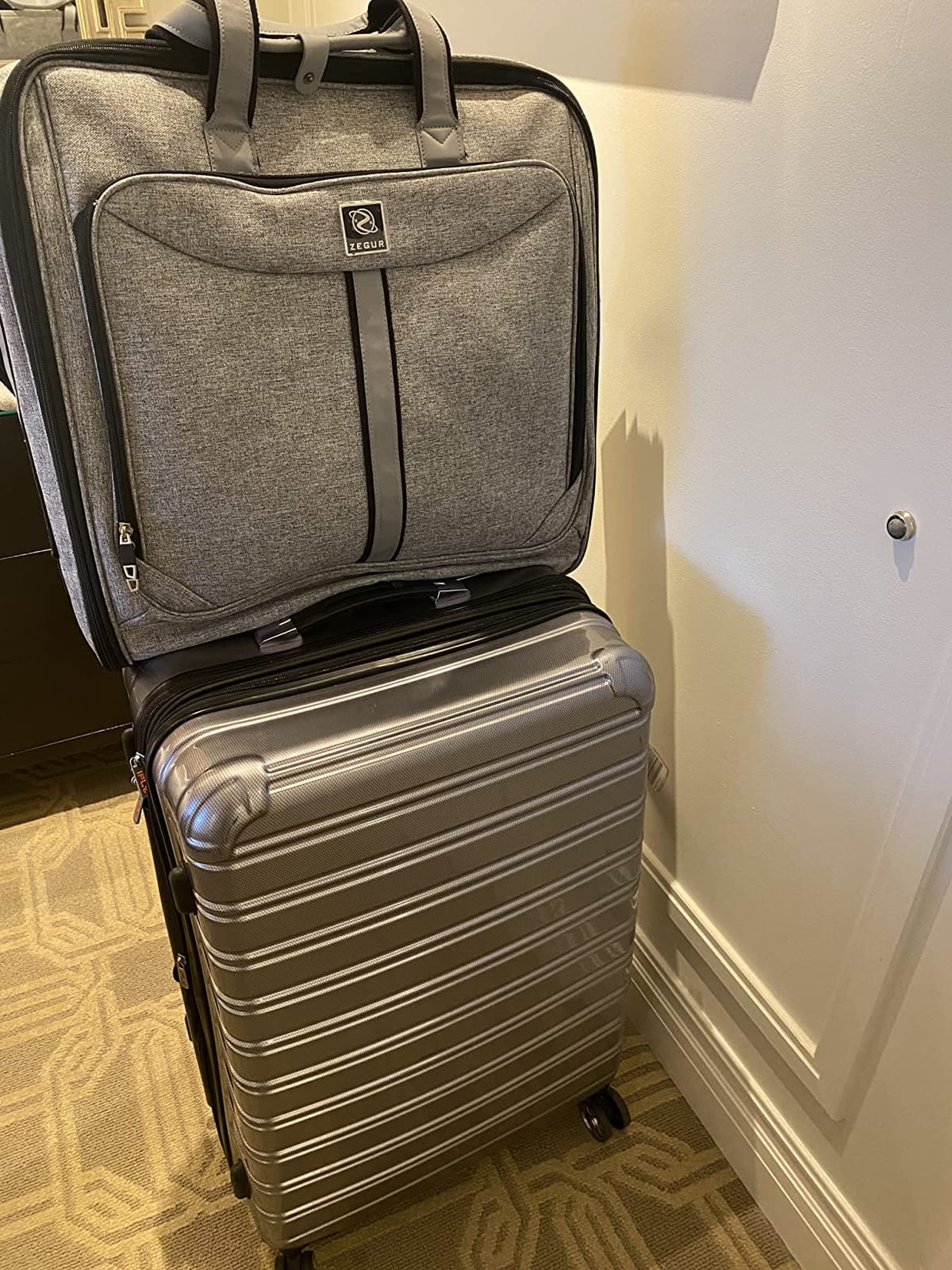 ZEGUR Premium Suit Garment Bag Carry On, Hangs 4 Suits | Travel and Business Bag with Shoulder Strap and Laptop Compartment (Black) customer photo 1