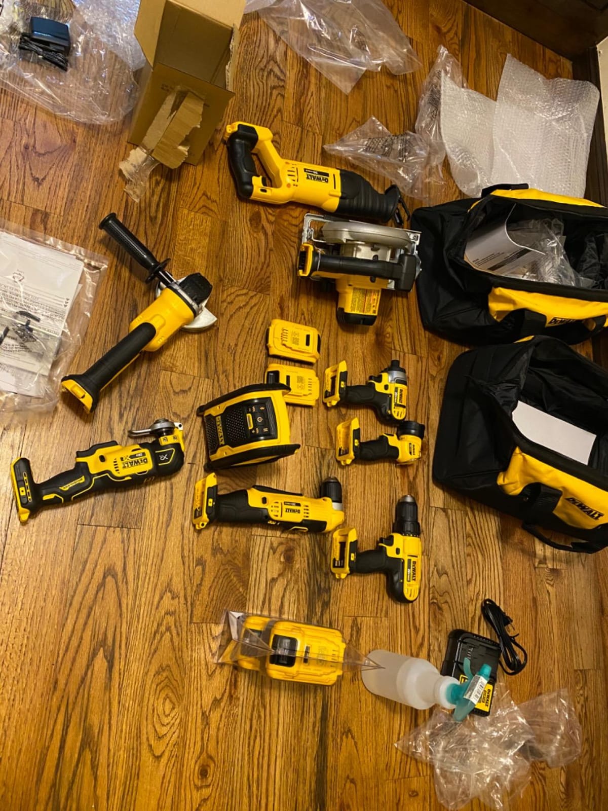 20V MAX Power Tools, 9 Cordless Tool Combo, Impact and Drill Driver, Oscillating Tool, Grinder, Circular and Reciprocating Saw, Right Angle Drill, Speaker, LED Light, 2 Batteries, Charger (DCK940D2) customer photo 2