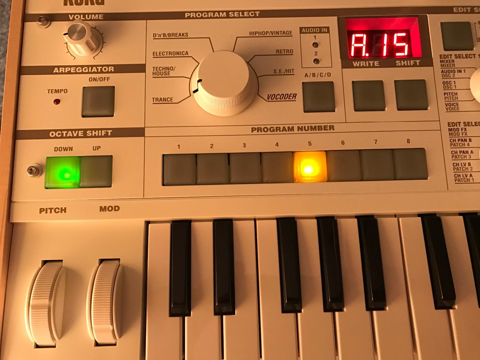 microKORG S Compact Analog Modeling Synthesizer w/ Vocoder Mini Mic customer photo 2