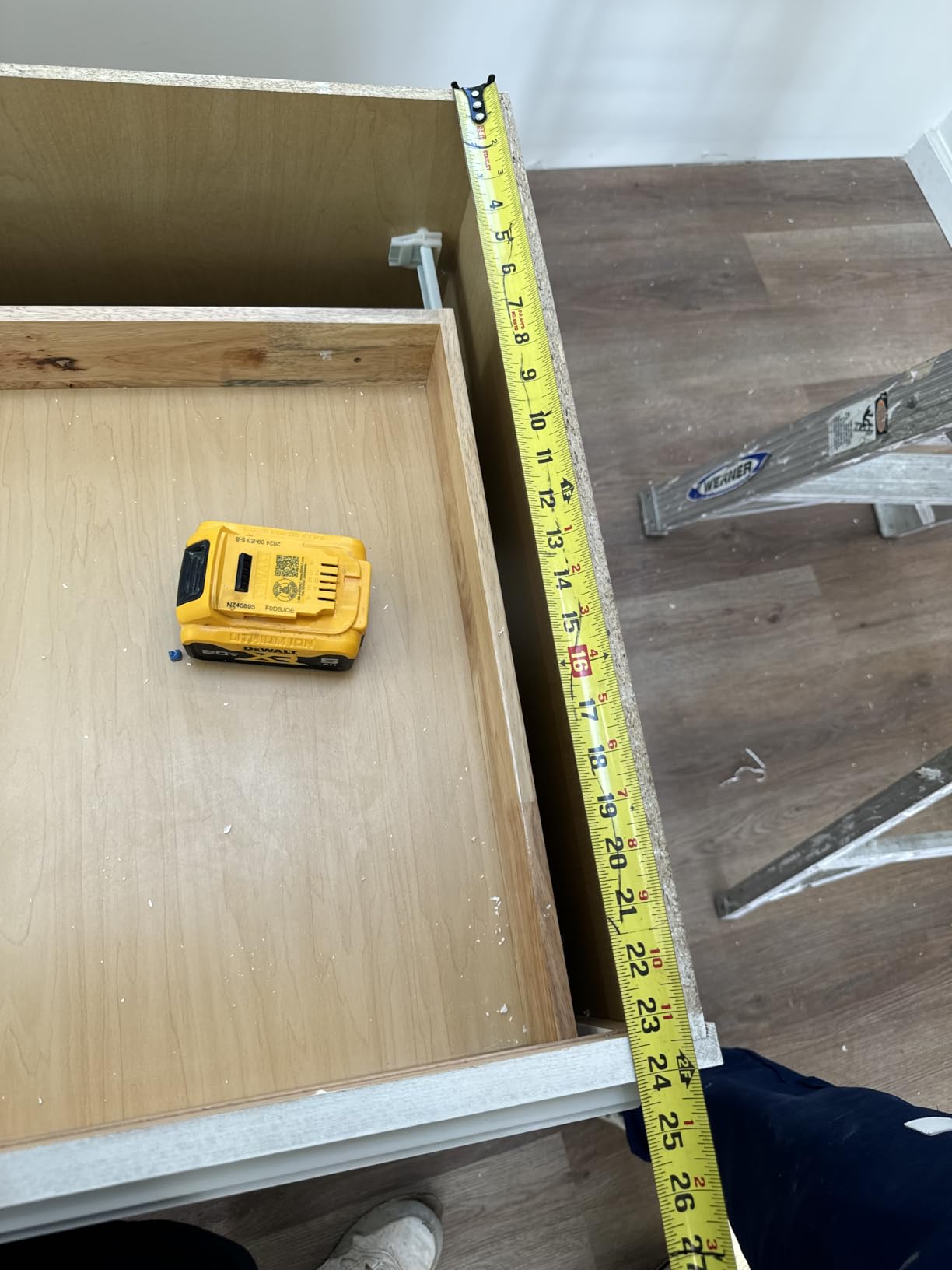 DEWALT 20V MAX Battery Charging Kit, Includes Charger and 2 Batteries, 5Ah, Includes Small Storage Bag (DCB205-2CK) customer photo 2
