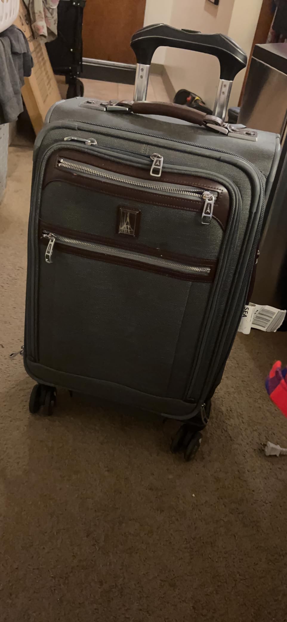 Travelpro Platinum Elite Carry-On Luggage Spinner, Black, 21-Inch | Expandable Softside With USB Port, Built-In Suiter, 8 Wheels & TSA-Approved Lock for Travelers customer photo 1