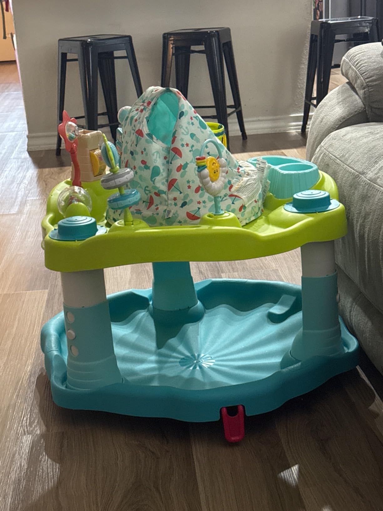 Evenflo Exersaucer Moovin & Groovin Activity Center, 25x30x30 Inch | 3 Height Modes up to 30 in., Ages 4-12 Months, 7 Interactive Toys, 12+ Activities, Machine Washable Seat Pad customer photo 2