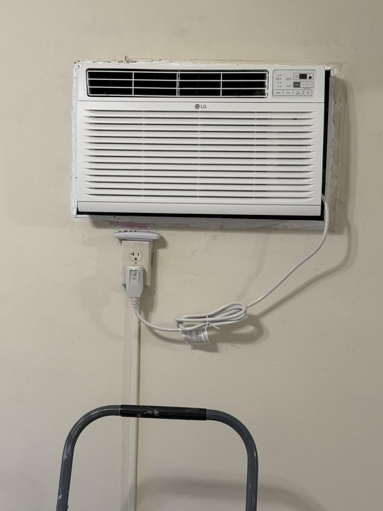 LG 7,800 BTU Through the Wall Air Conditioner, 115V, AC Wall Unit for Rooms up to 330 Sq. Ft., Perfect for Bedroom or Office, Wall Mounted AC Unit with Remote and 3 Cool & Fan Speeds, White customer photo 1