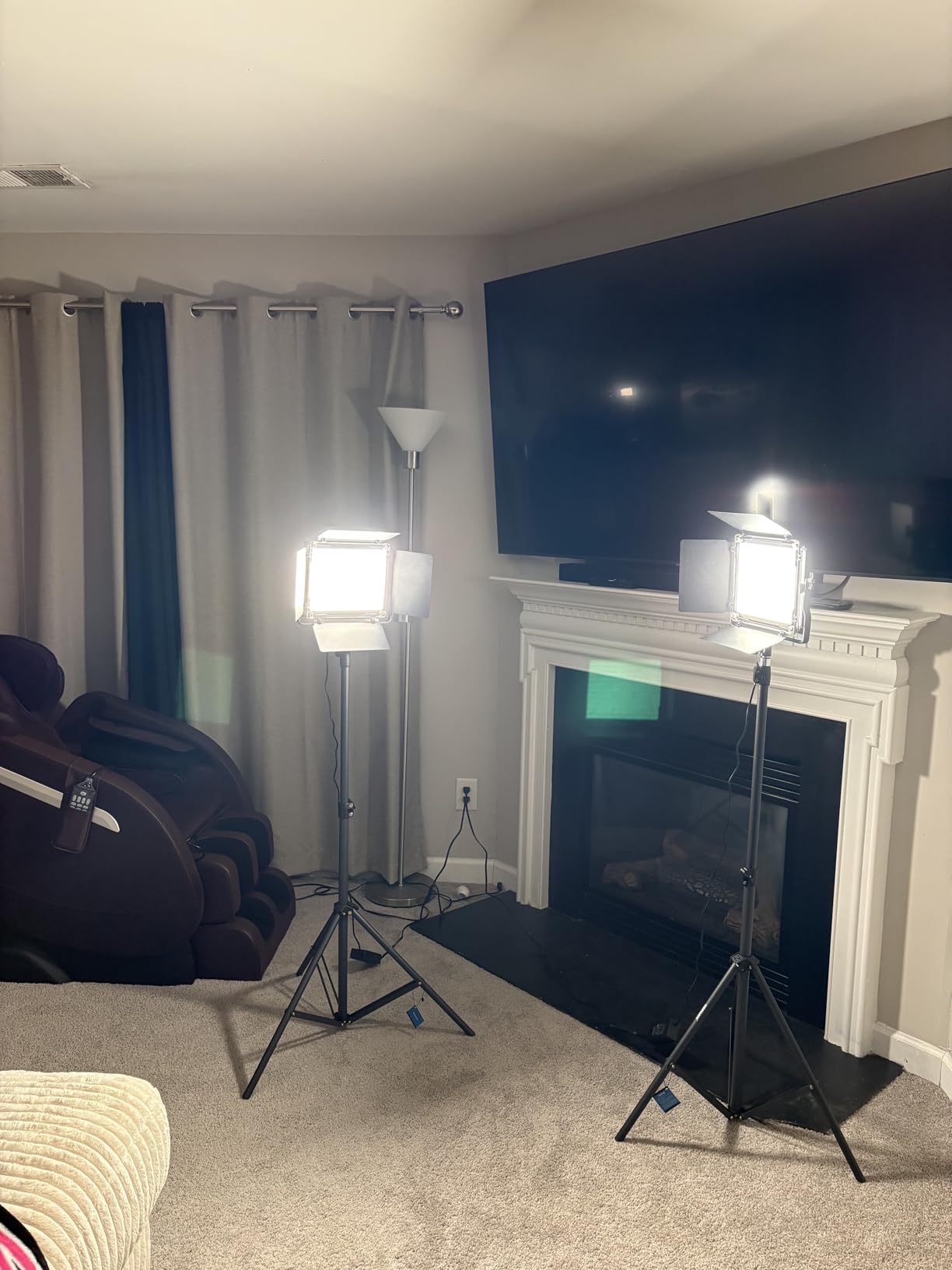 NEEWER 2 Pack Bi Color 660 LED Video Light and Stand Kit: (2) 3200-5600K CRI 96+ Dimmable Light with U Bracket and Barndoor, (2) 75 inches Light Stand for Studio Photography, Video Recording customer photo 1
