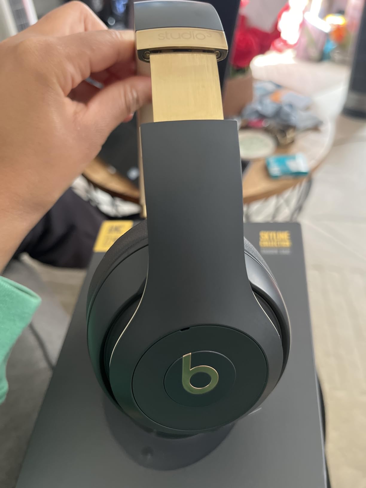 Beats Studio3 Wireless Noise Cancelling Over-Ear Headphones - Apple W1 Headphone Chip, Class 1 Bluetooth, Active Noise Cancelling, 22 Hours of Listening Time - Matte Black (Previous Model) customer photo 2