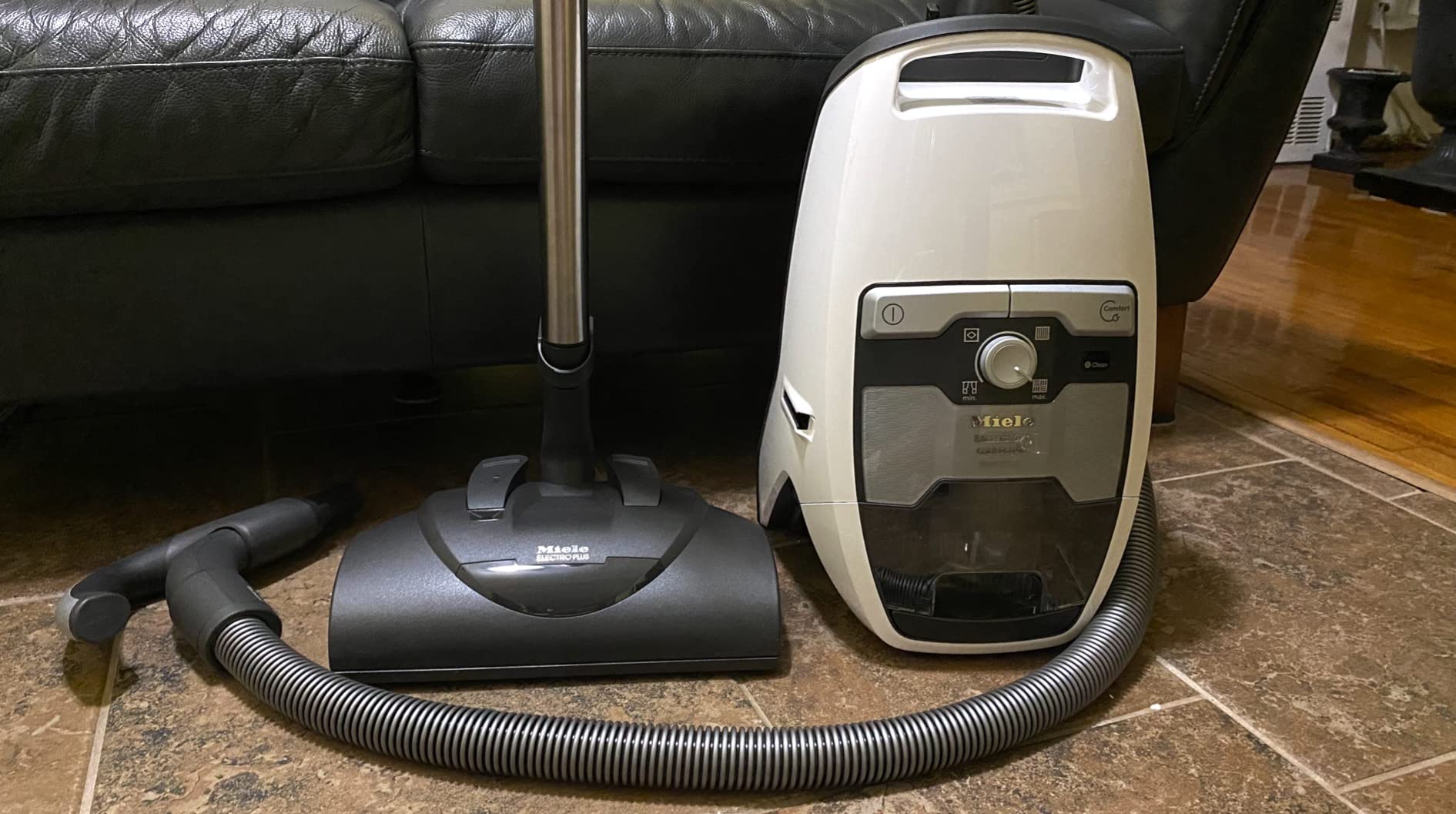 Miele Blizzard CX1 Cat & Dog Bagless Canister Vacuum, Lotus White - Pet Hair, Portable customer photo 1